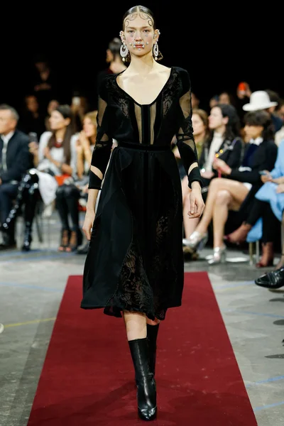 Look 17